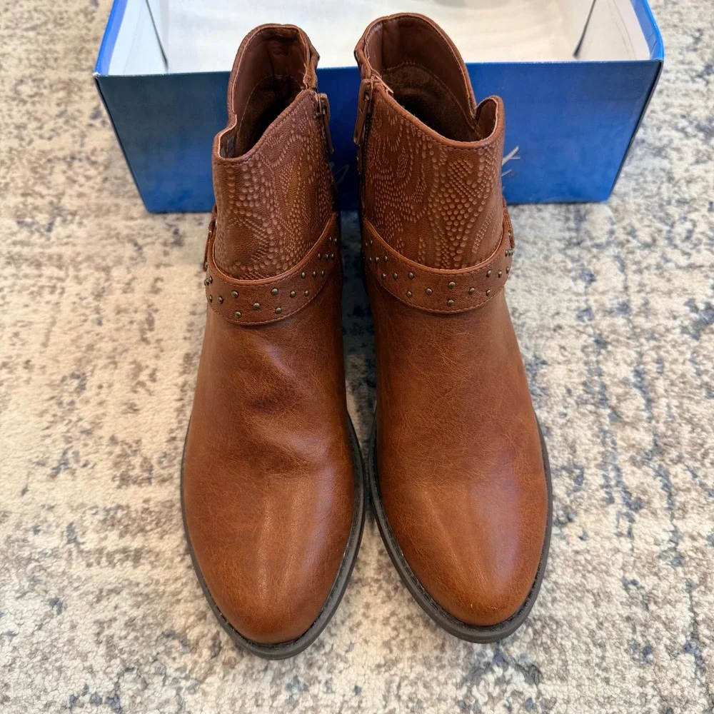 NIB EASY‎ STREET Womens Leda Tan Brown Studded Ankle Boots Size 9.5 M Western - Picture 3 of 9